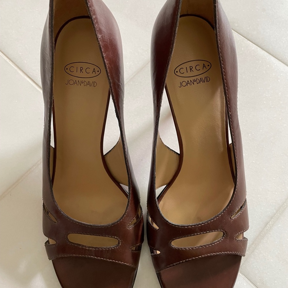 Joan & David Heels, Size 7.5, Color Brown